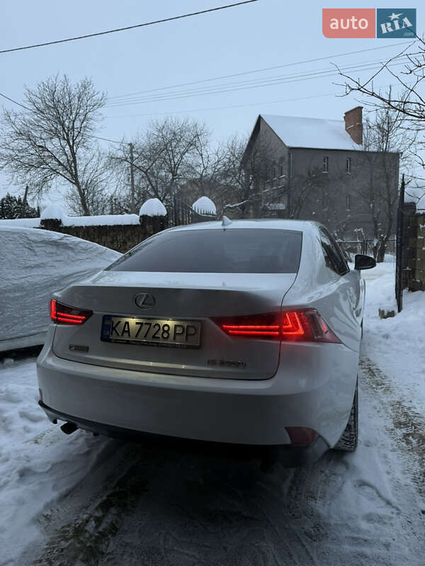 Седан Lexus IS 2015 в Ровно