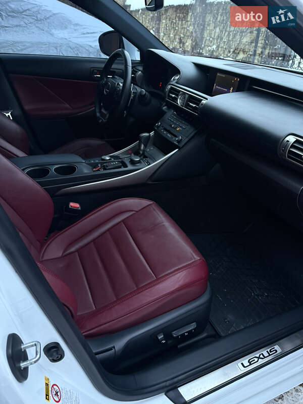 Седан Lexus IS 2015 в Ровно