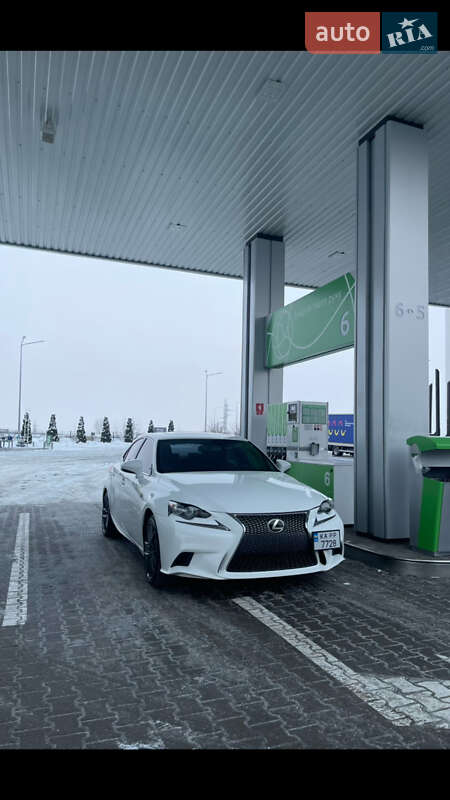 Седан Lexus IS 2015 в Ровно