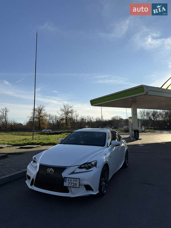 Седан Lexus IS 2015 в Ровно