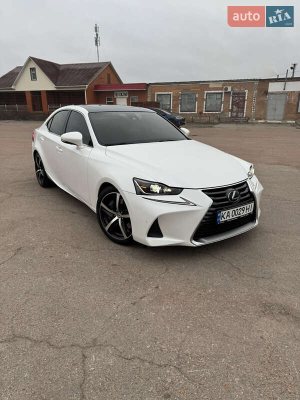 Седан Lexus IS 2016 в Киеве