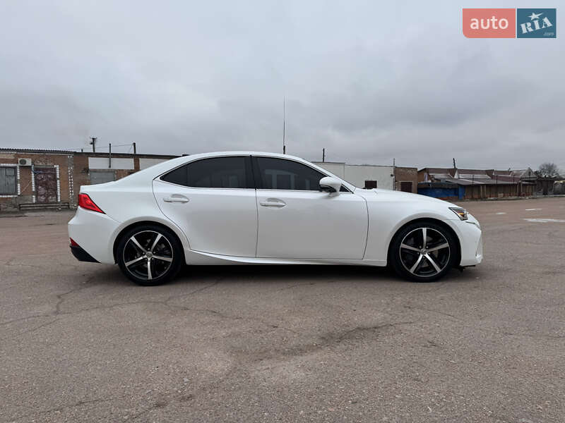 Седан Lexus IS 2016 в Киеве