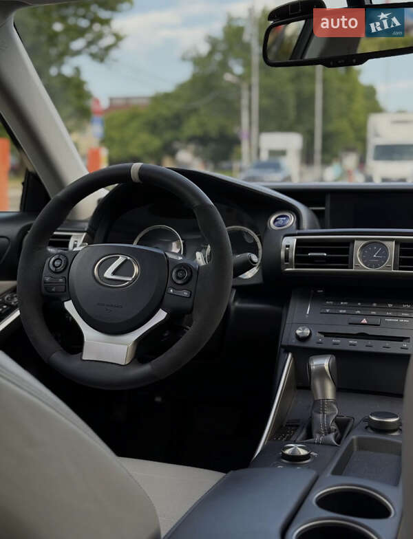 Седан Lexus IS 2016 в Одессе