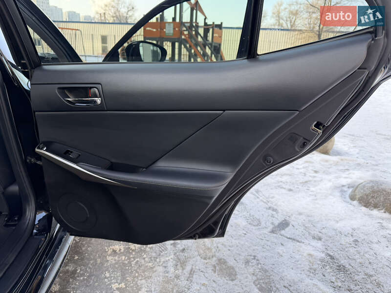 Седан Lexus IS 2015 в Киеве фото 20 Седан Lexus IS 2015 в Киеве