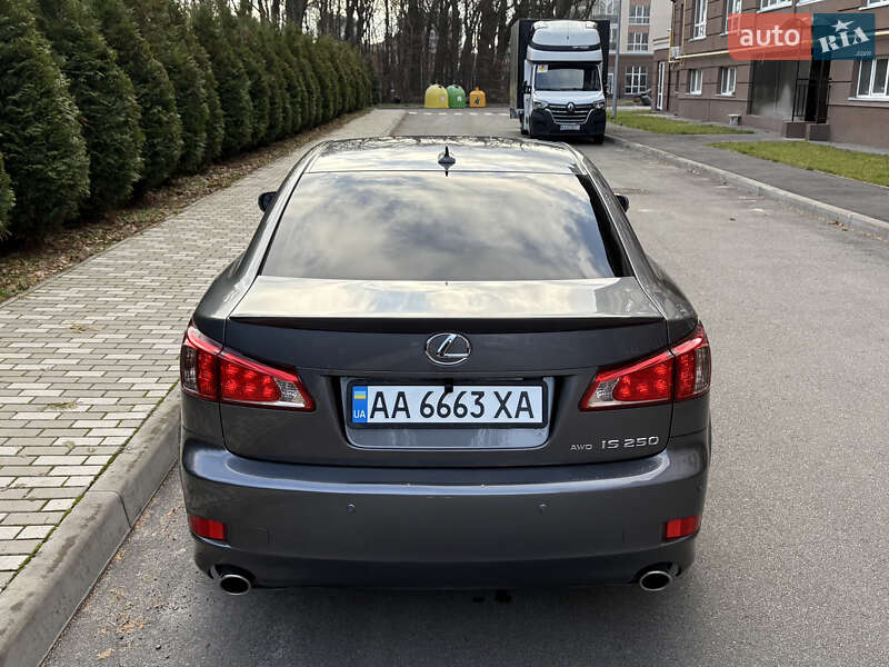 Седан Lexus IS 2012 в Львове