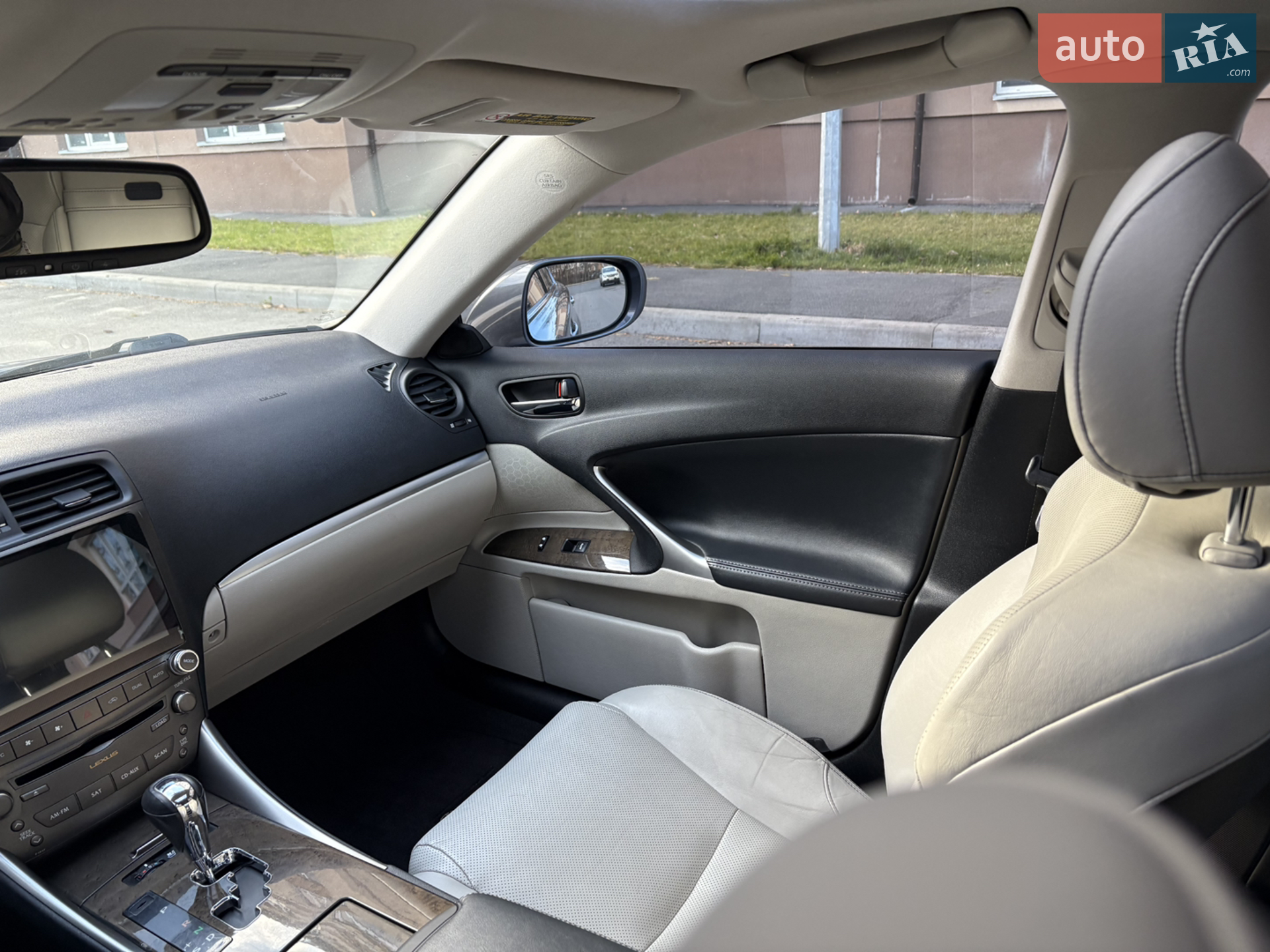 2012 Lexus IS - мініатюра 11
