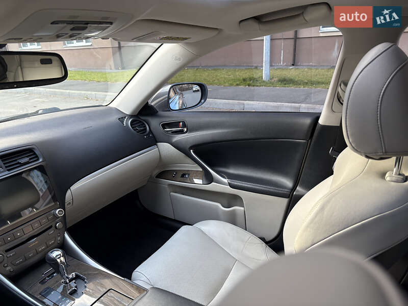 Седан Lexus IS 2012 в Львове