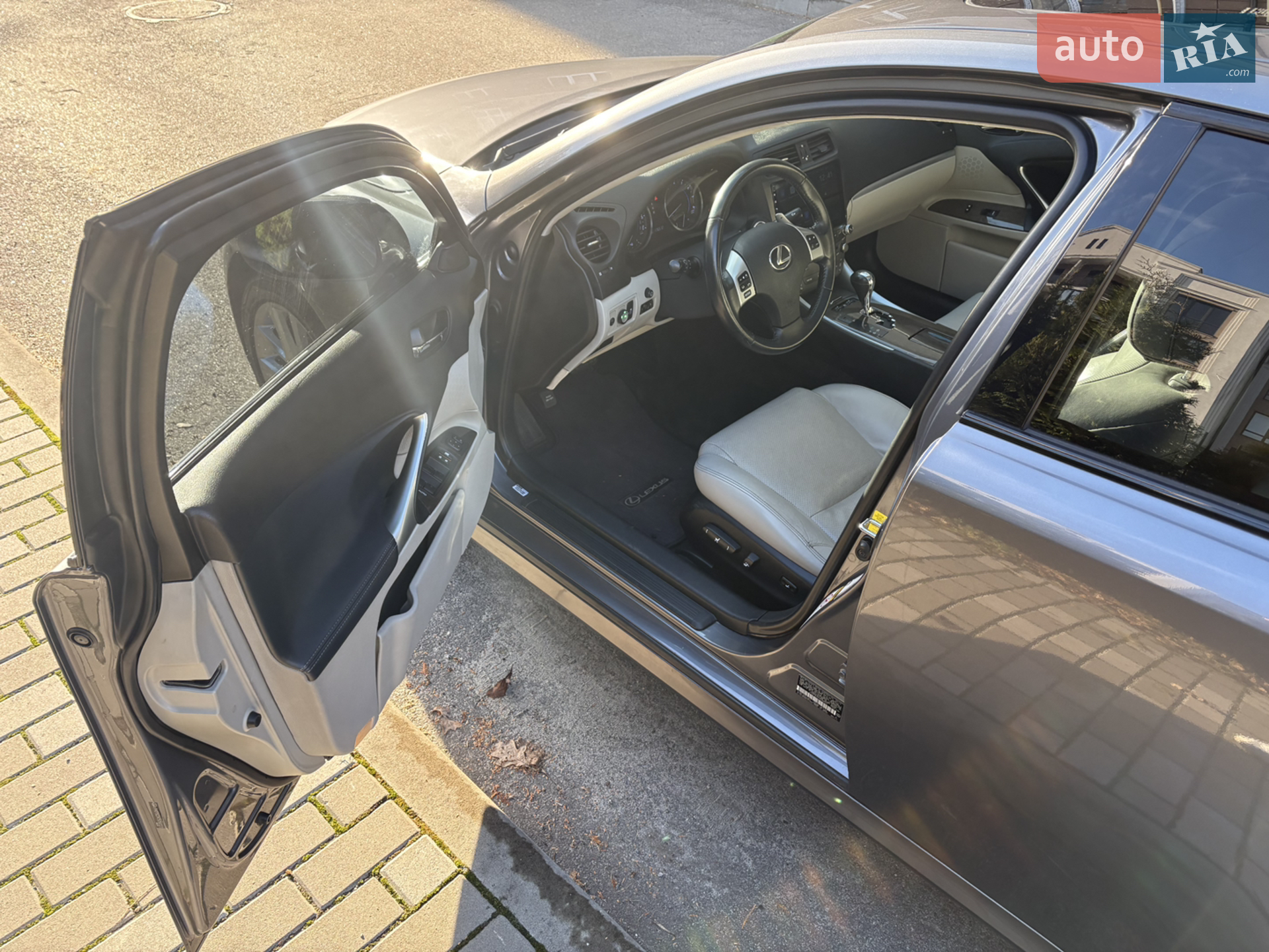 2012 Lexus IS - мініатюра 16