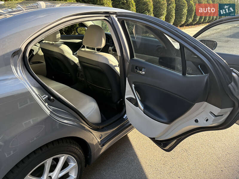 Седан Lexus IS 2012 в Львове