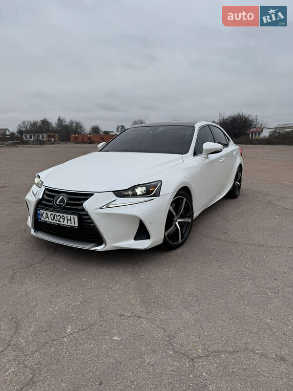 Седан Lexus IS 2016 в Києві фото Седан Lexus IS 2016 в Києві