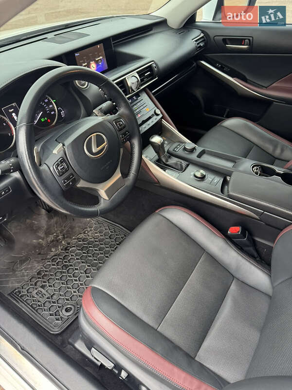 Седан Lexus IS 2016 в Києві фото 9 Седан Lexus IS 2016 в Києві