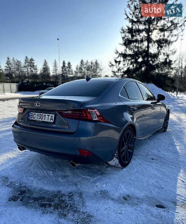 Седан Lexus IS 2015 в Луцке