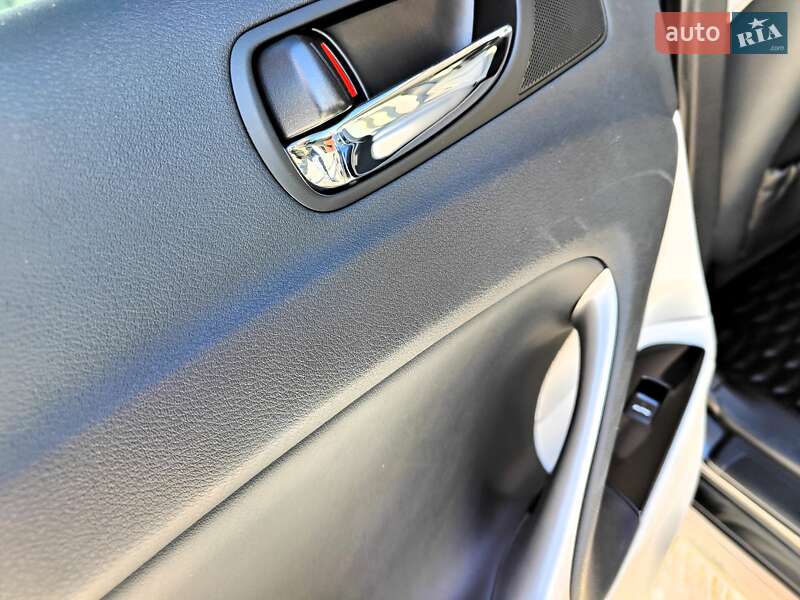 Седан Lexus IS 2011 в Києві фото 44 Седан Lexus IS 2011 в Києві