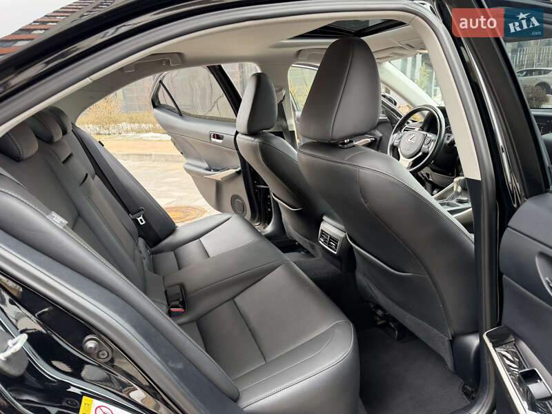 Седан Lexus IS 2015 в Киеве фото 21 Седан Lexus IS 2015 в Киеве