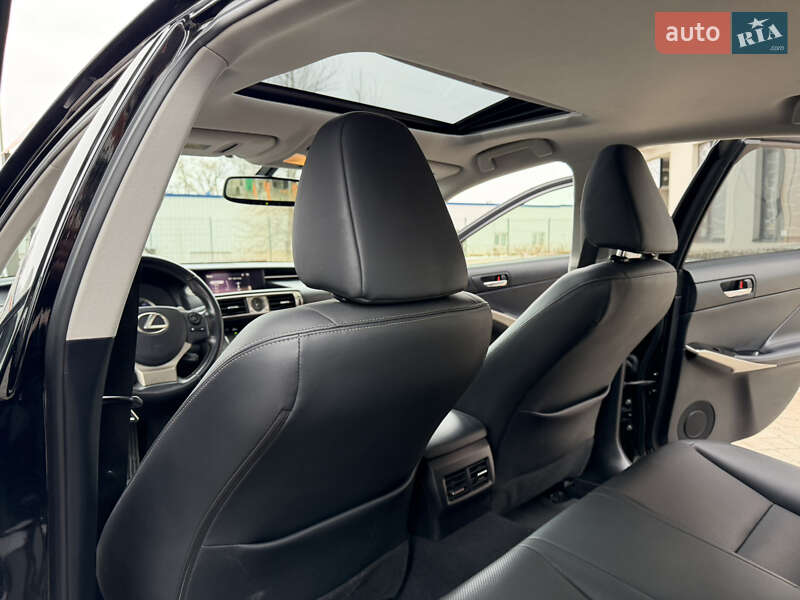 Седан Lexus IS 2015 в Киеве фото 19 Седан Lexus IS 2015 в Киеве