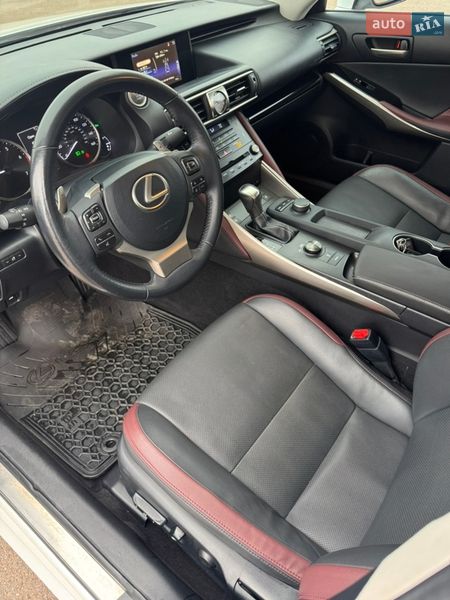 Седан Lexus IS 2016 в Києві