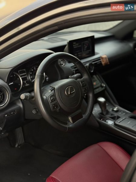 Седан Lexus IS 2023 в Одесі