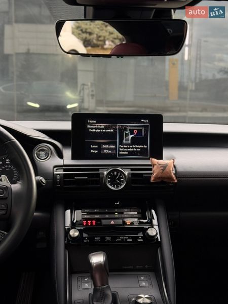 Седан Lexus IS 2023 в Одесі