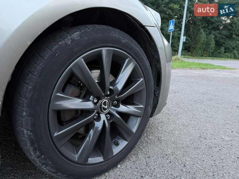 Седан Lexus IS 2014 в Львове