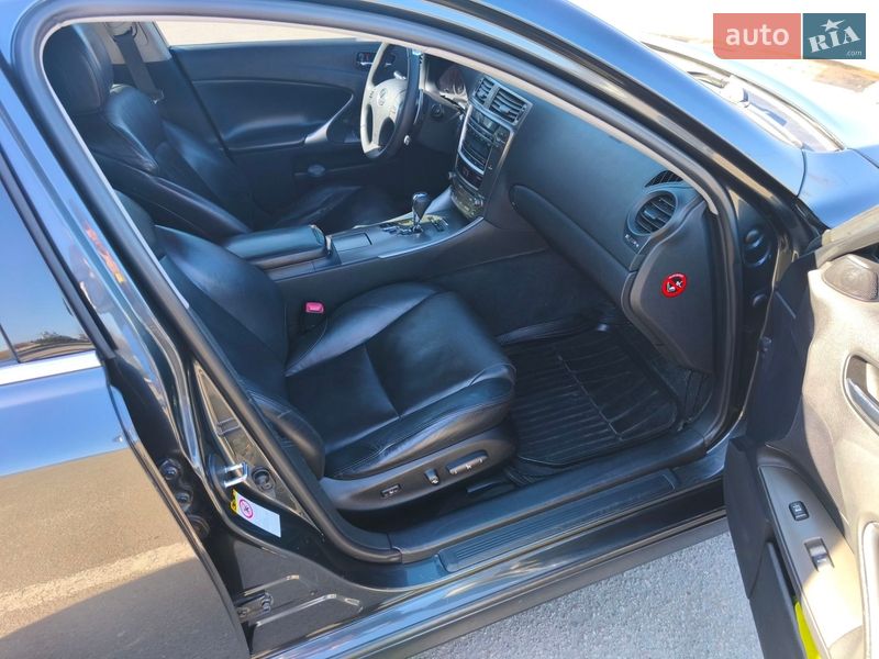 Седан Lexus IS 2008 в Полтаві