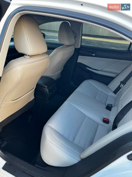 Седан Lexus IS 2013 в Киеве