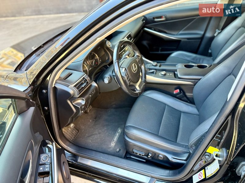 Седан Lexus IS 2018 в Киеве