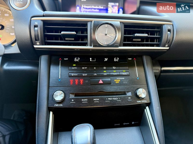 Седан Lexus IS 2018 в Киеве