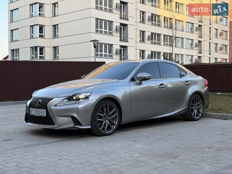 Седан Lexus IS 2015 в Коломиї