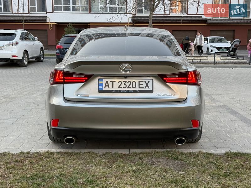 Седан Lexus IS 2015 в Коломиї
