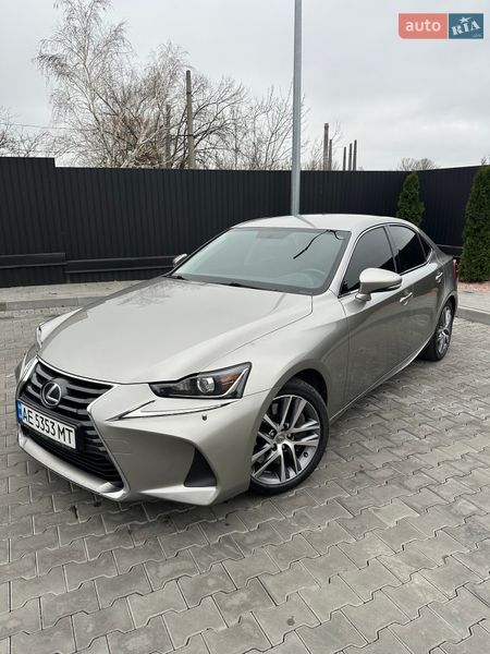 Lexus IS 2017