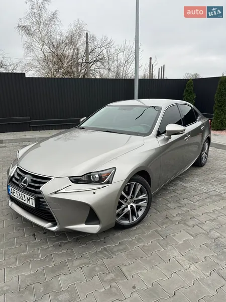 Lexus IS 2017