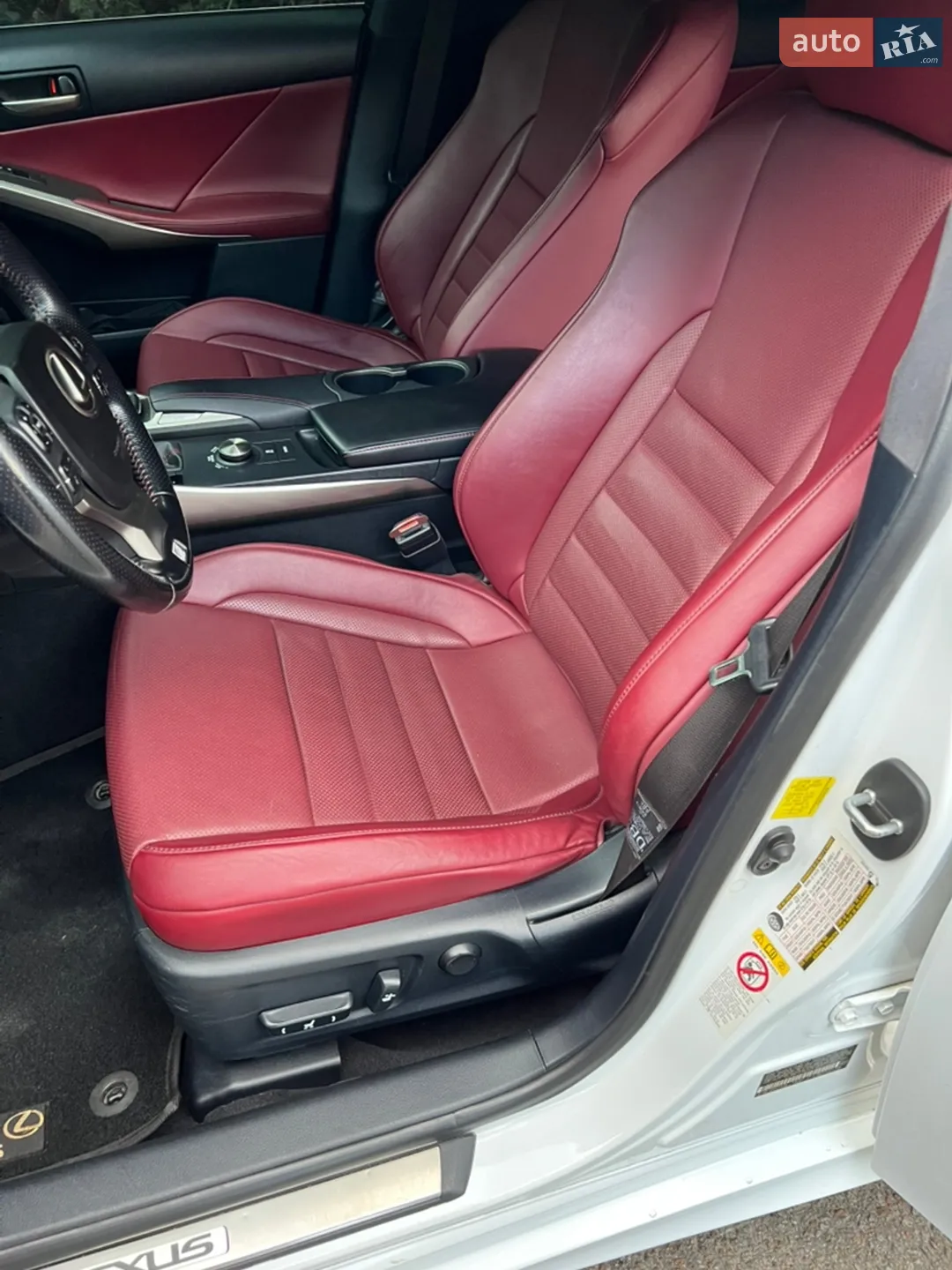 2017 Lexus IS - мініатюра 11