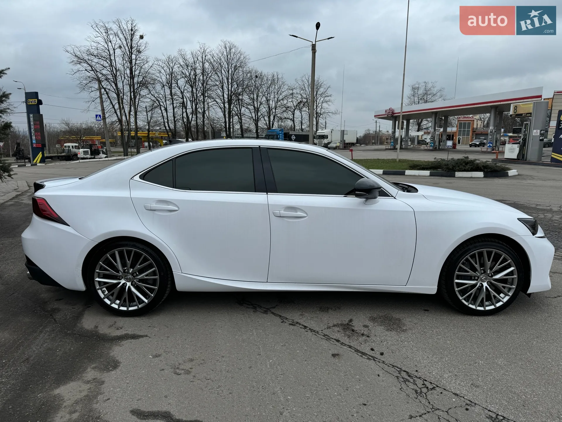 2017 Lexus IS - мініатюра 4