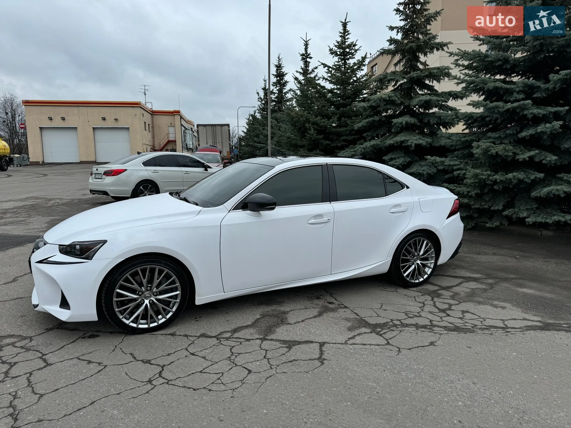 Lexus IS 2017 VIN JTHBA1D25J5063332 фото оголошення 2 з 36