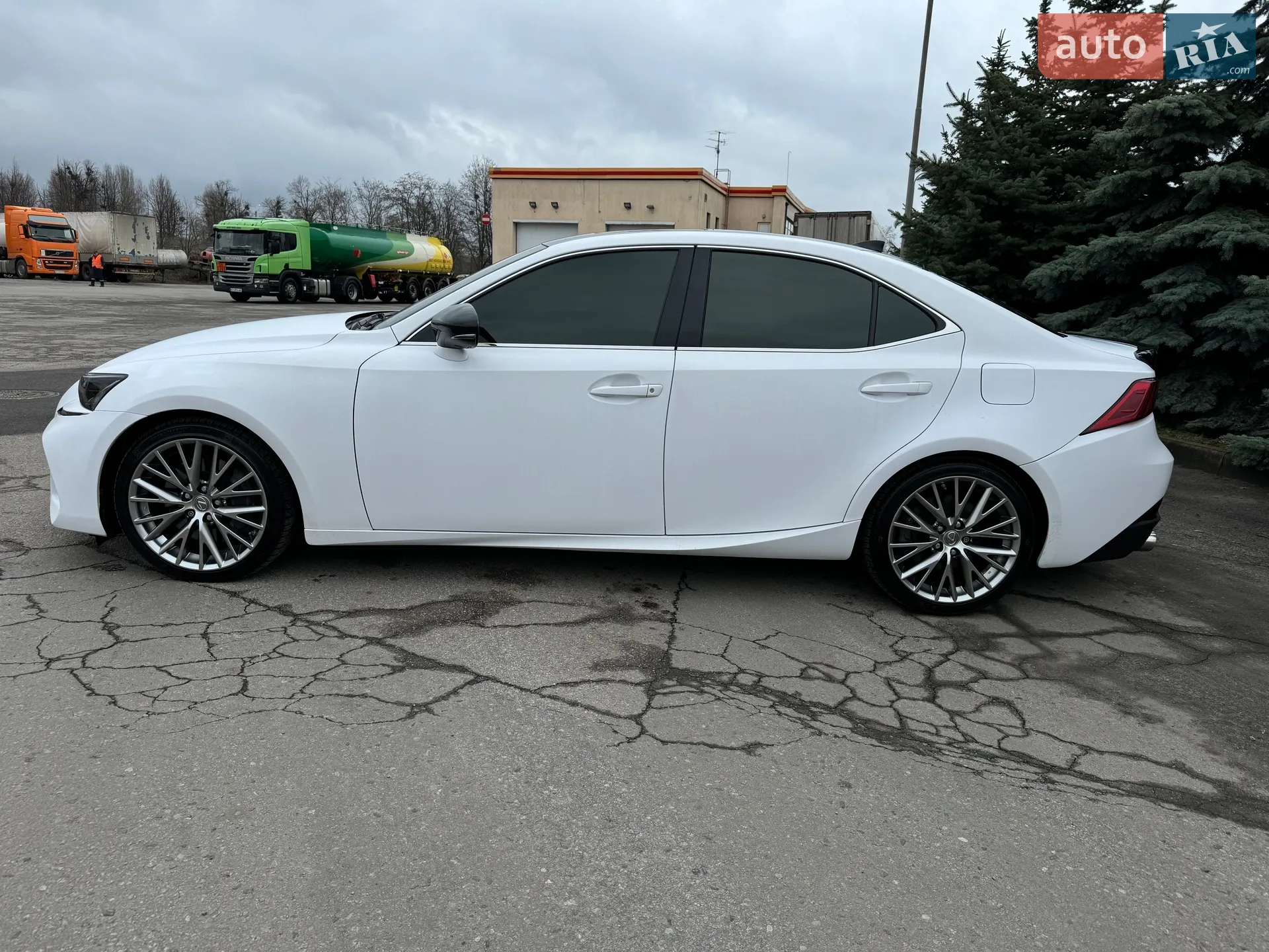 Lexus IS 2017 VIN JTHBA1D25J5063332 фото оголошення 3 з 36