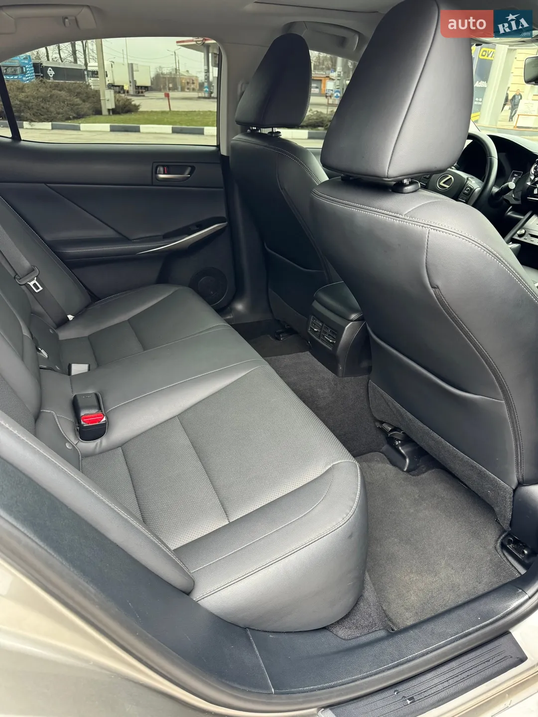 Lexus IS 2017 VIN JTHBA1D25J5063332 фото оголошення 9 з 36