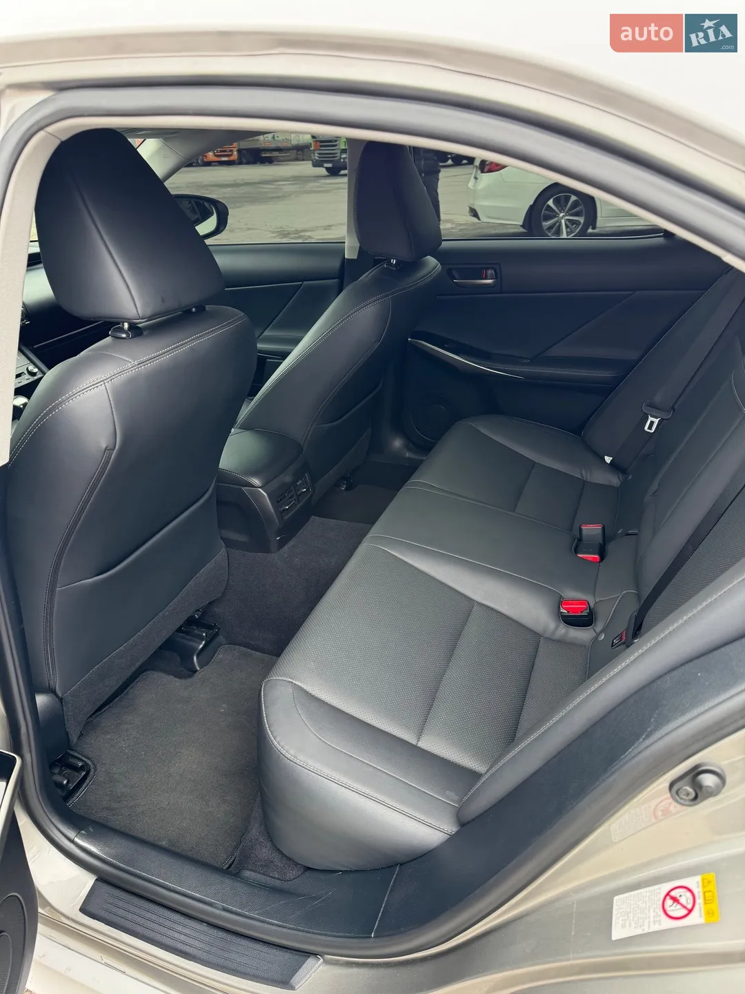 Lexus IS 2017 VIN JTHBA1D25J5063332 фото оголошення 13 з 36
