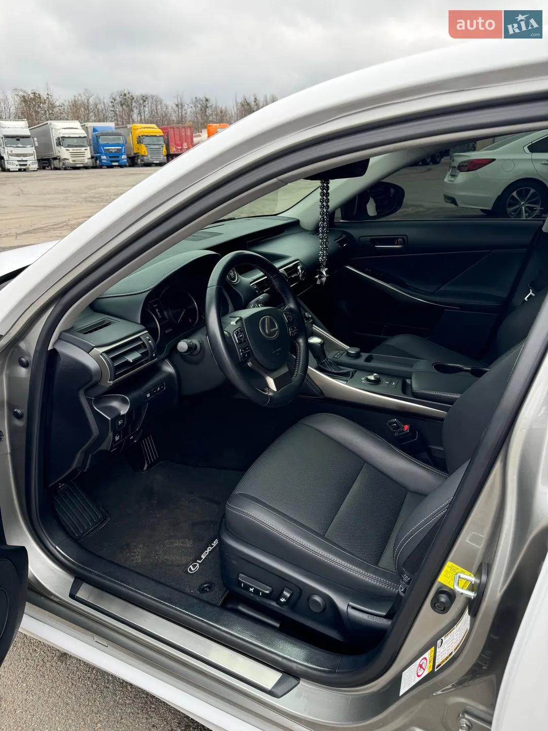 Lexus IS 2017 VIN JTHBA1D25J5063332 фото оголошення 17 з 36