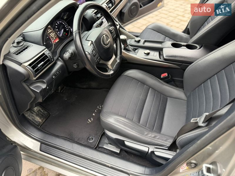 Седан Lexus IS 2017 в Калуше фото 26 Седан Lexus IS 2017 в Калуше