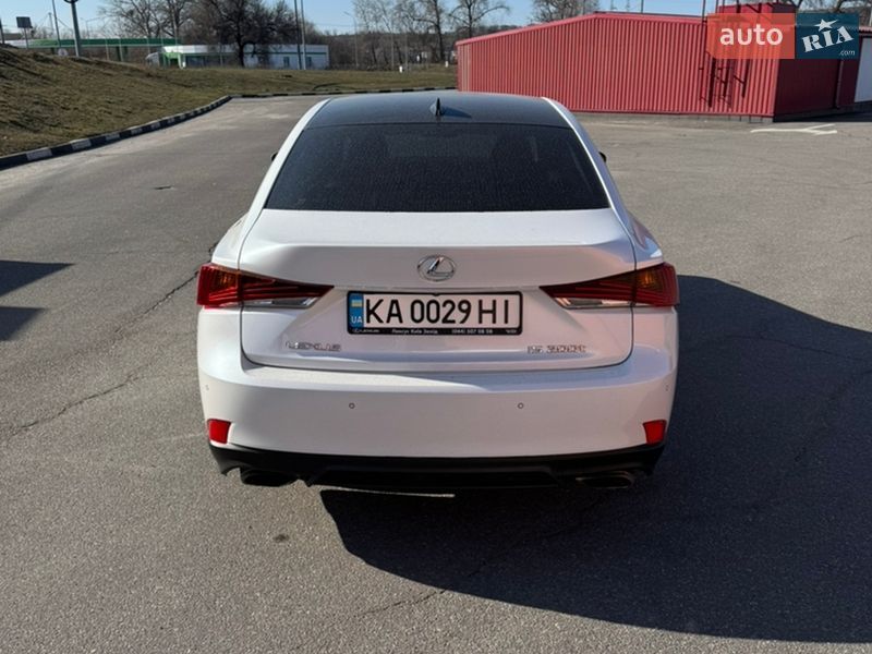 Седан Lexus IS 2016 в Киеве фото 5 Седан Lexus IS 2016 в Киеве