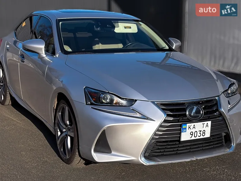 Lexus IS
