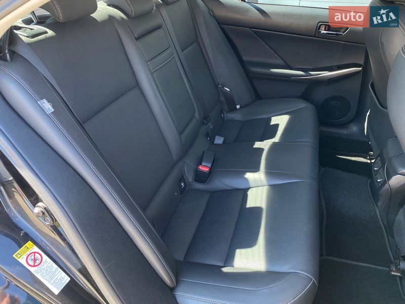 Седан Lexus IS 2016 в Києві