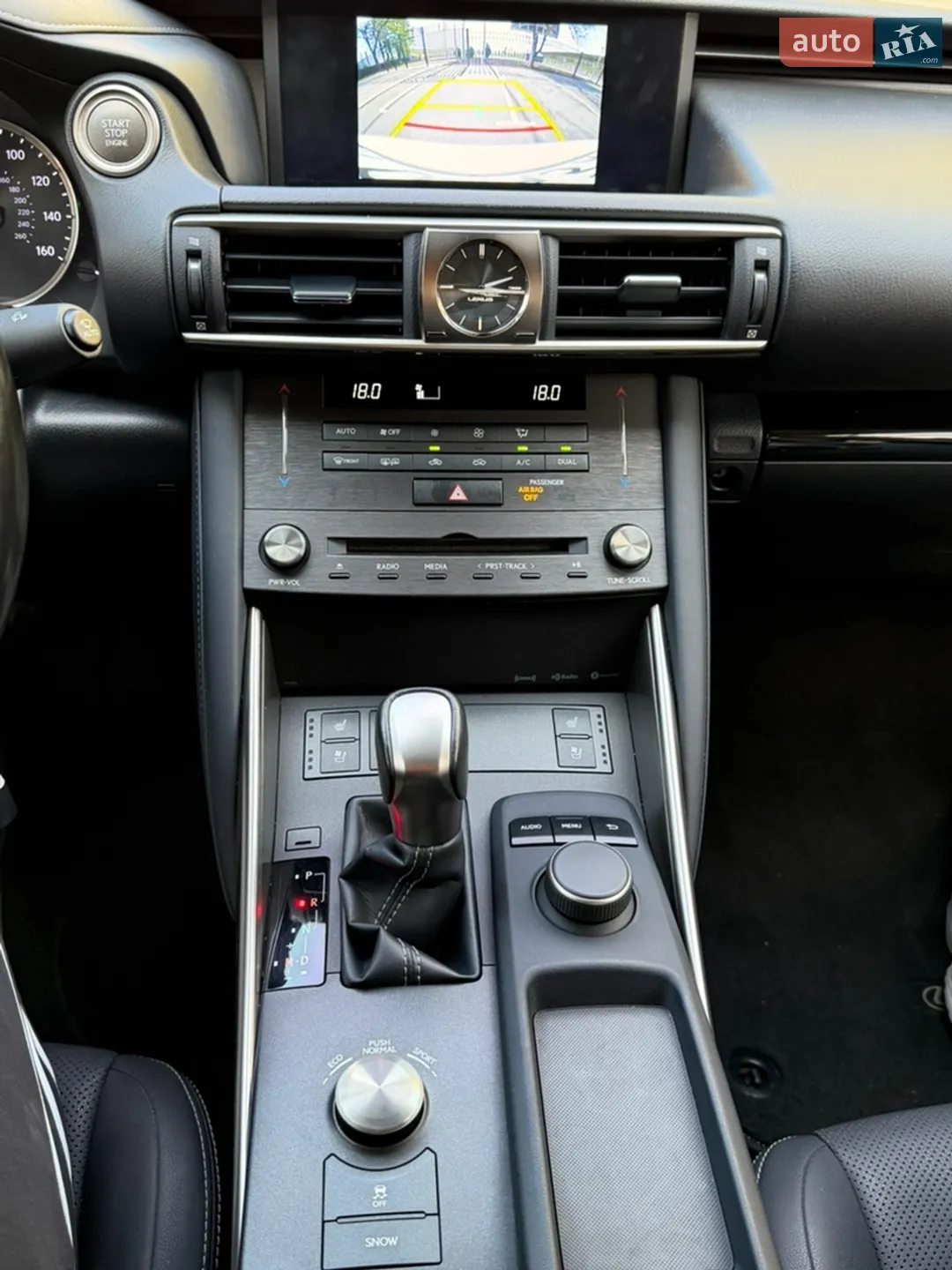 2019 Lexus IS - мініатюра 16