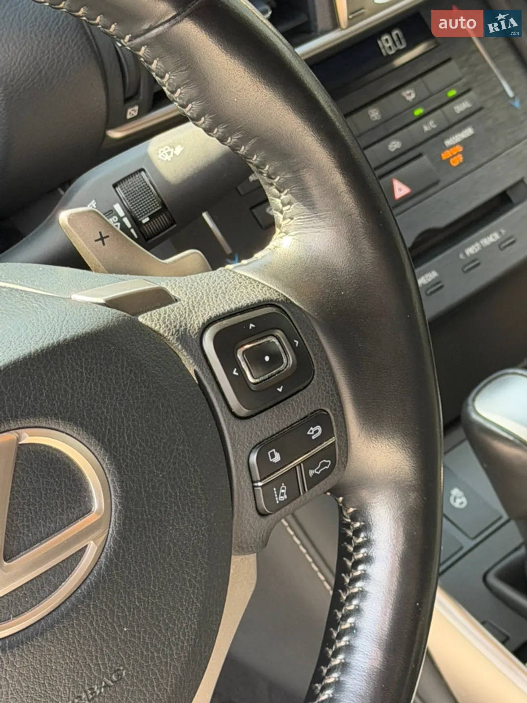 2019 Lexus IS - мініатюра 21