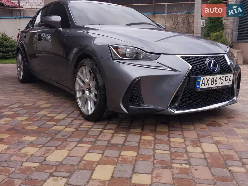 Lexus IS