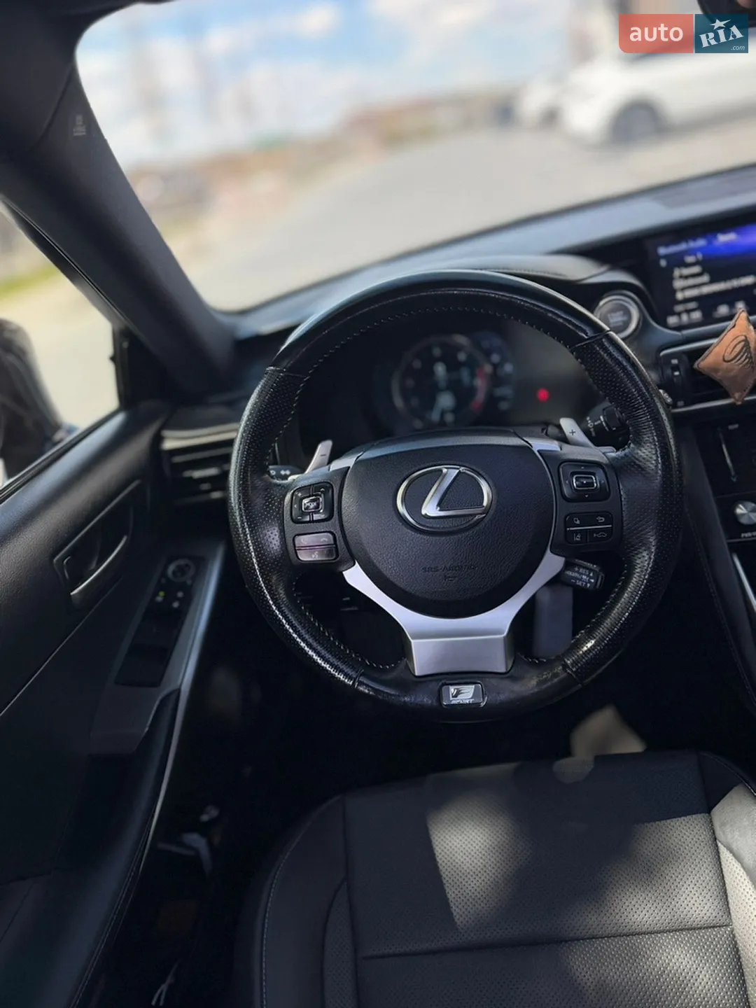 2017 Lexus IS - мініатюра 12