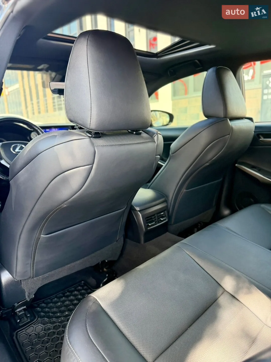 2017 Lexus IS - мініатюра 17