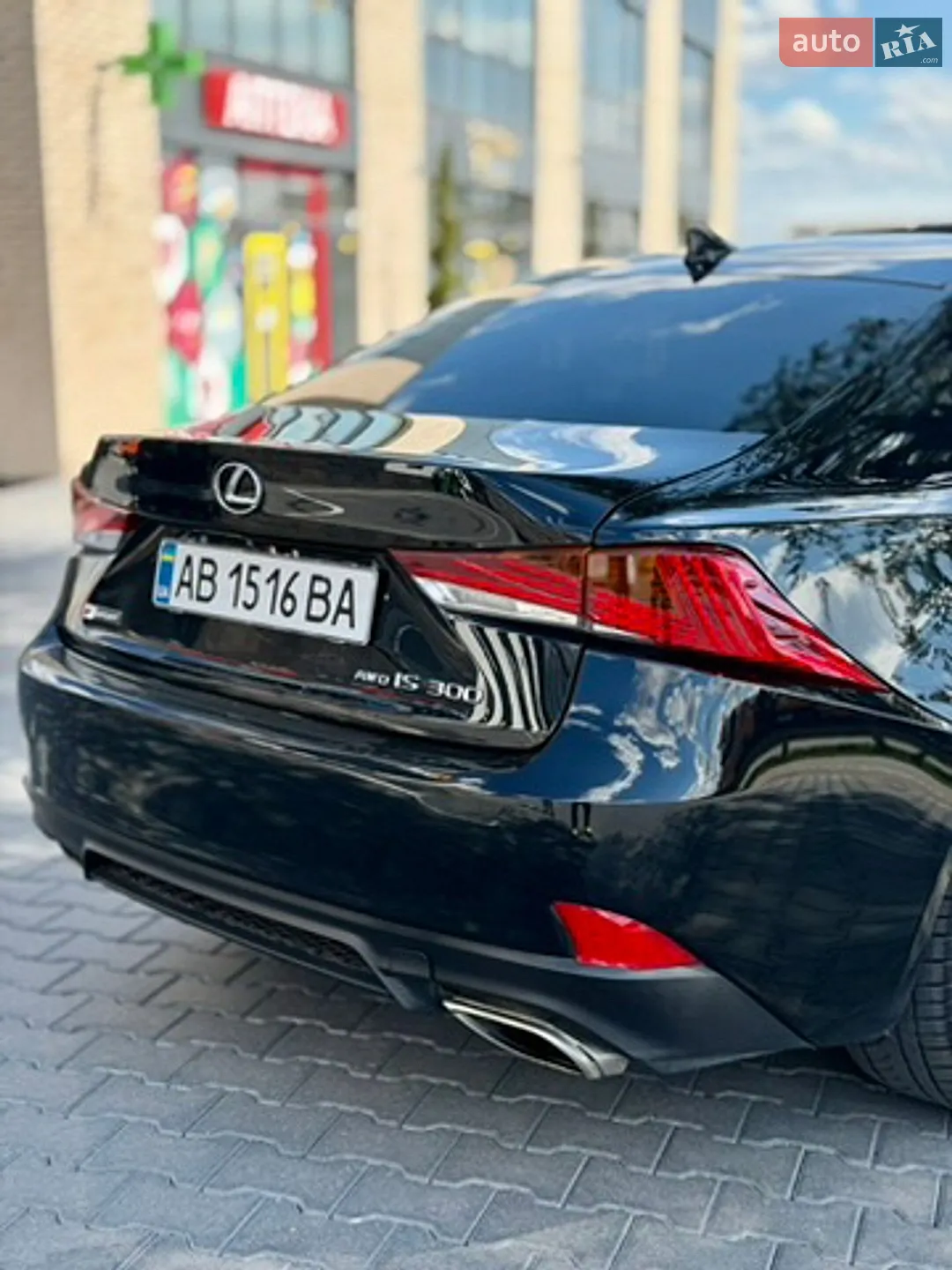 2017 Lexus IS - мініатюра 4