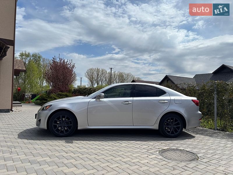 Lexus IS 2011