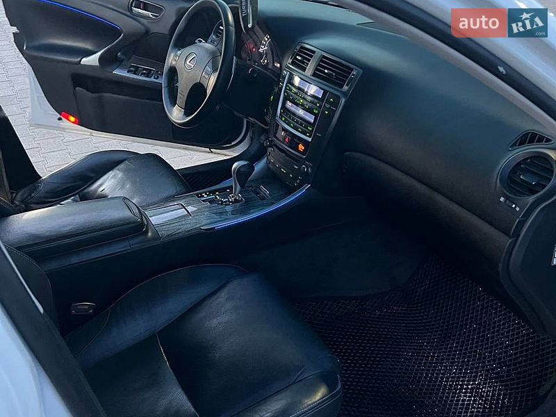 Седан Lexus IS 2007 в Виннице